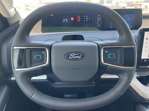 New 2025 Ford Expedition Active image 18