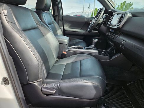 Used 2021 Toyota Tacoma TRD Sport w/ TRD Premium Sport Package AWD/4WD image 32