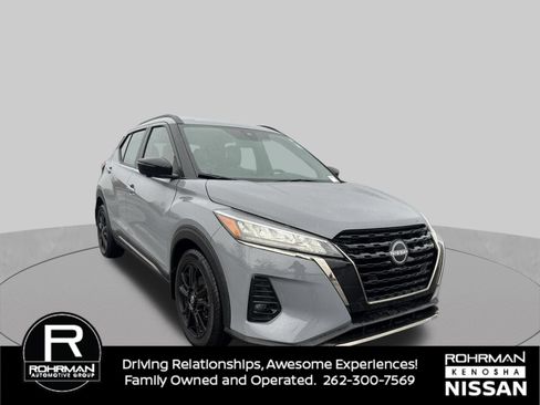 Used 2023 Nissan Kicks SR w/ SR Premium Package FWD image 3