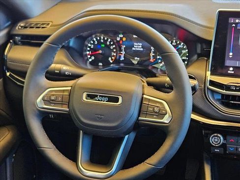 New 2026 Jeep Compass Latitude image 10