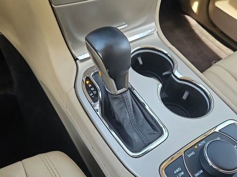 Used 2016 Jeep Grand Cherokee Limited AWD/4WD image 12