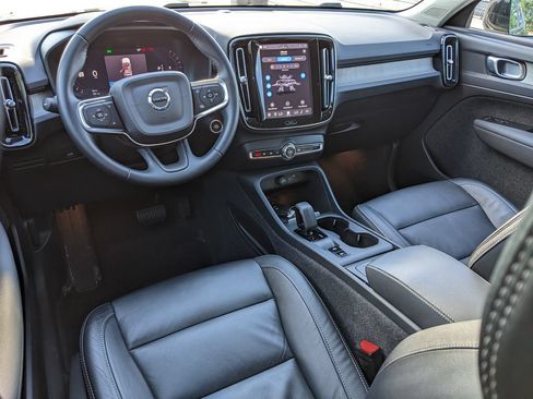 Certified 2023 Volvo XC40 B5 Core w/ Convenience Package AWD/4WD image 12