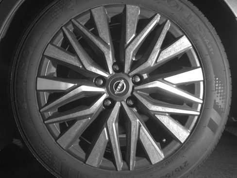 Used 2025 Nissan Altima 2.5 SV FWD image 14