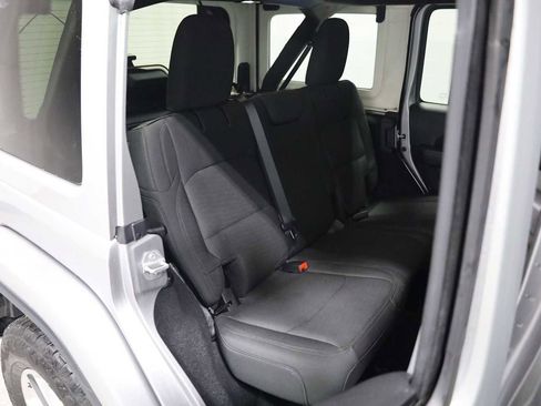 Used 2019 Jeep Wrangler Unlimited Sahara image 34