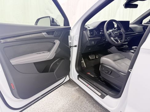Used 2022 Audi SQ5 Premium Plus w/ Premium Plus Package image 9
