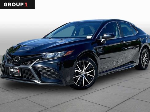 Used 2024 Toyota Camry SE FWD image 1