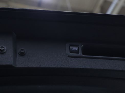 Used 2020 Toyota Highlander Limited image 18