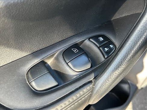 Used 2021 Nissan Rogue Sport SV FWD image 14