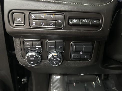 Used 2024 GMC Yukon Denali Ultimate AWD/4WD image 36