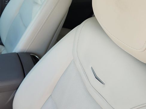 Used 2022 Cadillac XT6 Premium Luxury w/ Technology Package image 16