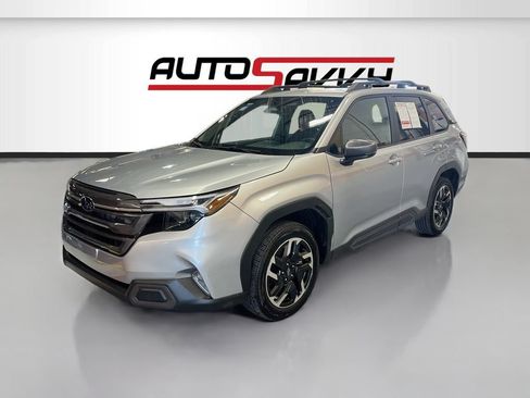Used 2025 Subaru Forester Limited AWD/4WD image 3