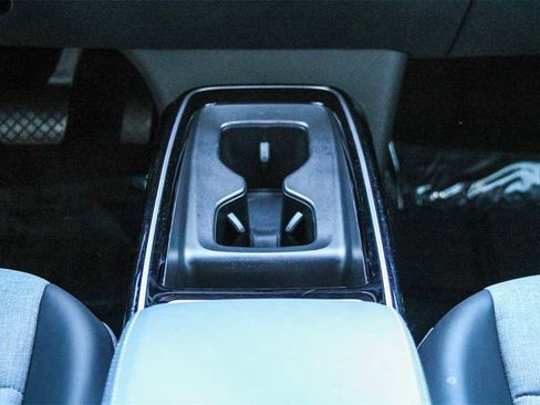 Used 2024 Volkswagen ID.4 Pro image 12