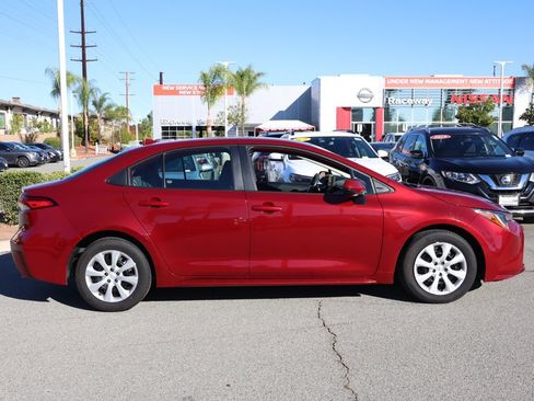 Used 2024 Toyota Corolla LE image 3