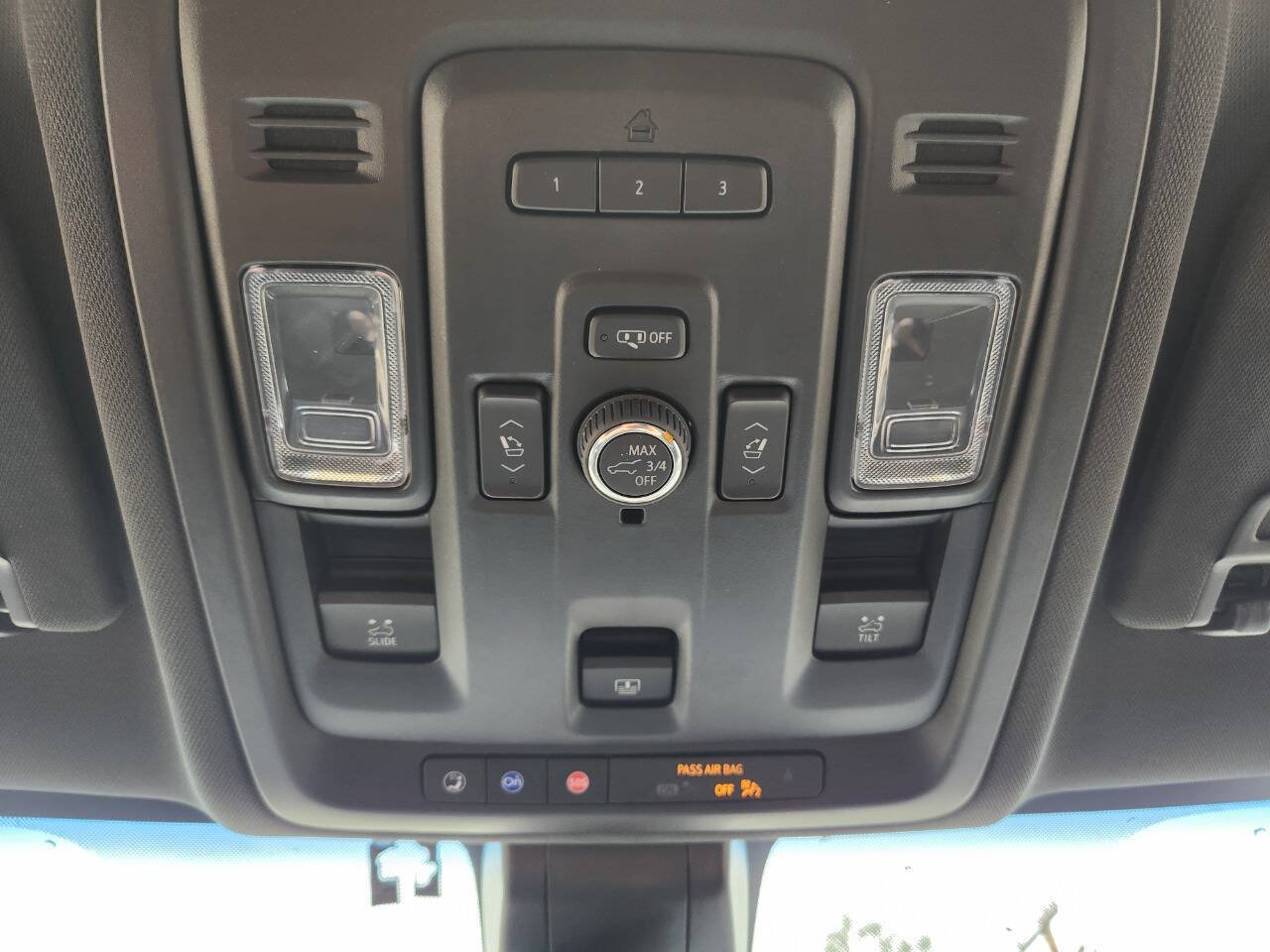 Used 2022 GMC Yukon SLT w/ SLT Premium Package AWD/4WD image 29