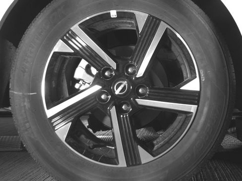 Used 2025 Nissan Sentra SV FWD image 15