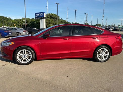 Used 2018 Ford Fusion SE w/ Fusion SE Technology Package FWD image 7