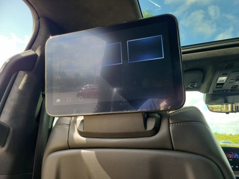 Used 2023 Cadillac Escalade ESV Sport Platinum image 17