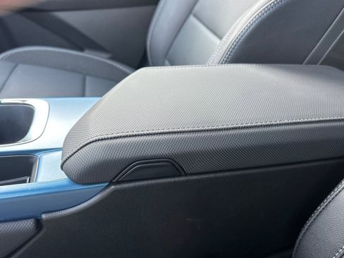 Used 2025 Chevrolet Equinox EV LT w/ Convenience Package image 32