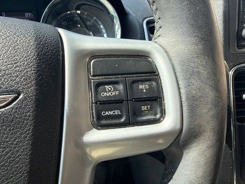 Used 2013 Chrysler Town & Country Touring-L w/ Driver Convenience Group FWD image 27
