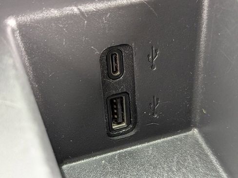 Used 2024 GMC Acadia Elevation image 25