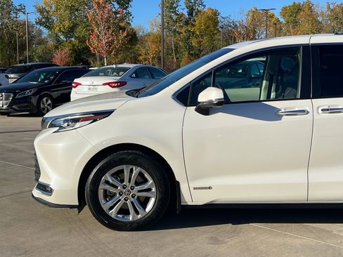 Used 2021 Toyota Sienna Platinum image 7