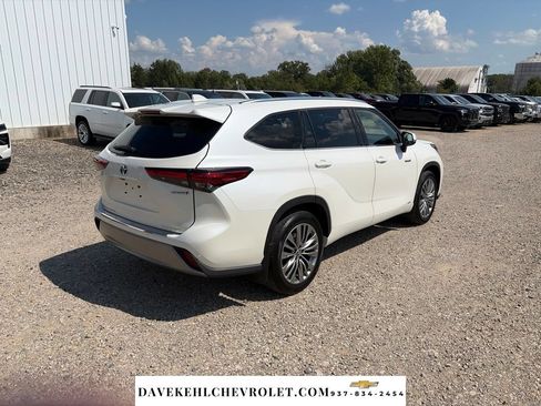 Used 2021 Toyota Highlander Platinum AWD/4WD image 3