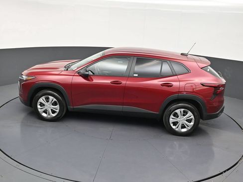 Used 2025 Chevrolet Trax LS FWD image 14