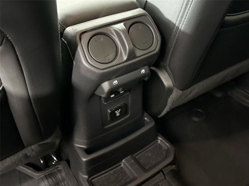 Used 2022 Jeep Wrangler Unlimited Sahara AWD/4WD image 35