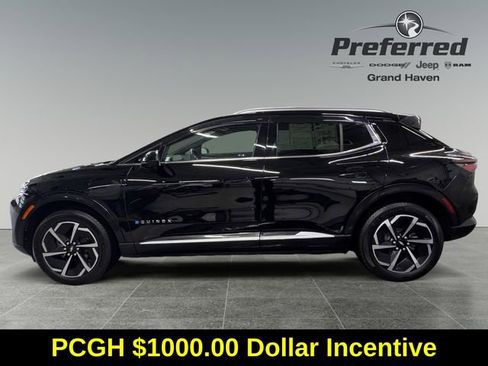 Used 2025 Chevrolet Equinox EV LT w/ Convenience Package image 9