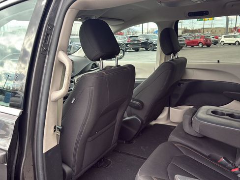 Used 2017 Chrysler Pacifica Touring Plus w/ Tire & Wheel Group image 21