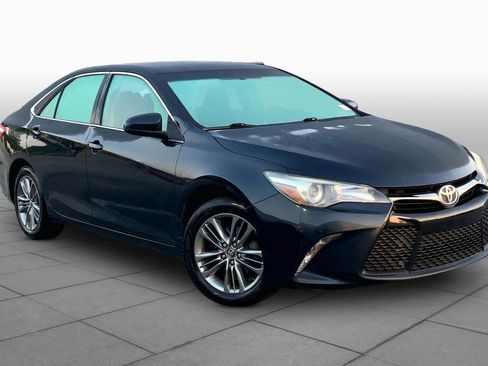 Used 2017 Toyota Camry SE FWD image 3