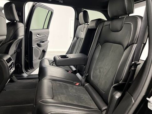 Used 2025 Jeep Grand Cherokee Altitude image 12