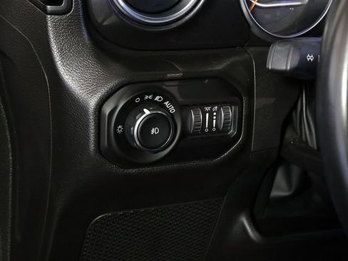 Used 2022 Jeep Wrangler Unlimited Sahara AWD/4WD image 28