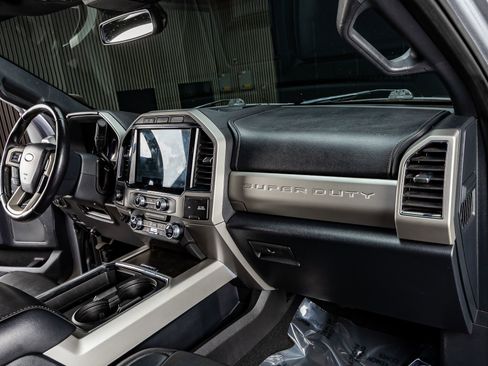 Used 2022 Ford F250 Lariat w/ Black Appearance Package image 18