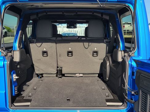 New 2026 Jeep Wrangler Unlimited Rubicon w/ Xtreme 35 Tire Package image 19