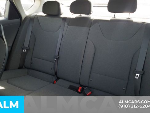 Used 2025 Kia K4 LXS image 17