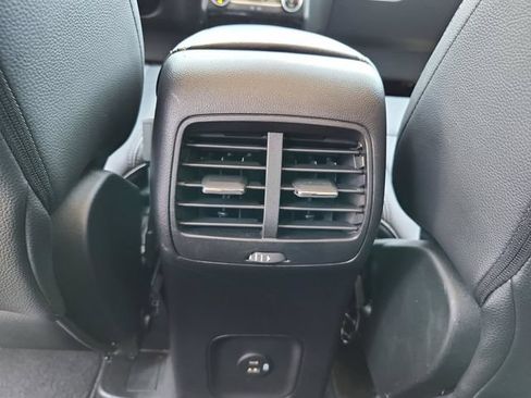 Used 2022 Ford Escape SE w/ SE Sport Appearance Package FWD image 16