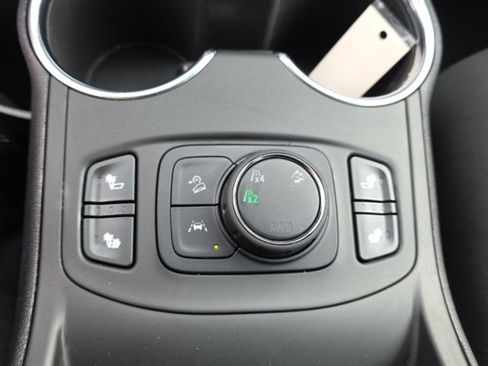 Used 2024 GMC Terrain SLT image 21