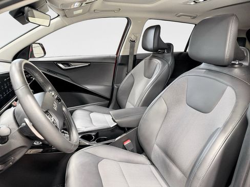 Used 2023 Kia Niro EX Touring FWD image 16