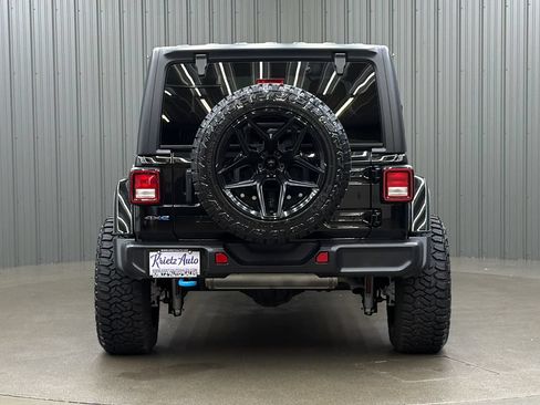 Used 2024 Jeep Wrangler Unlimited w/ Convenience Group AWD/4WD image 4