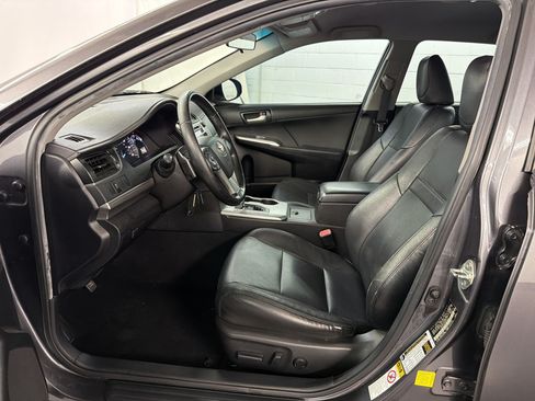 Used 2014 Toyota Camry SE FWD image 5
