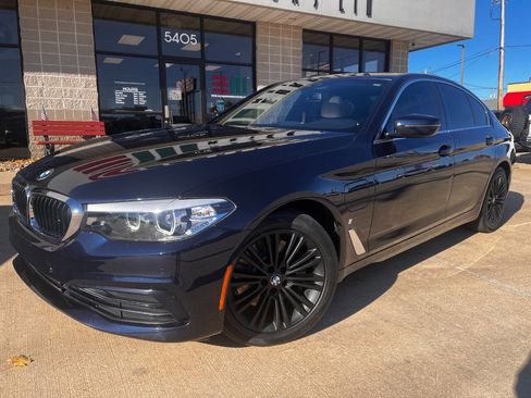 Used 2019 BMW 530e w/ Convenience Package image 2