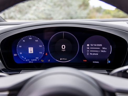 New 2025 Porsche Macan Electric image 32