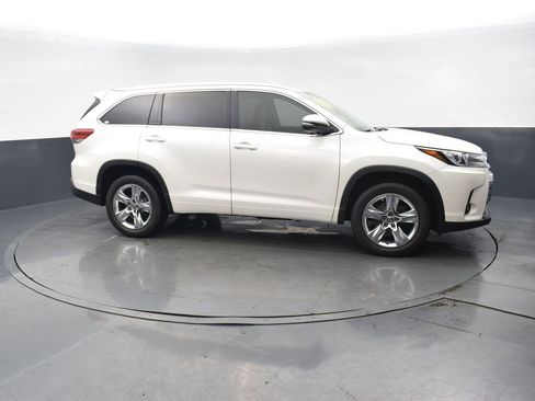 Used 2018 Toyota Highlander Limited image 7