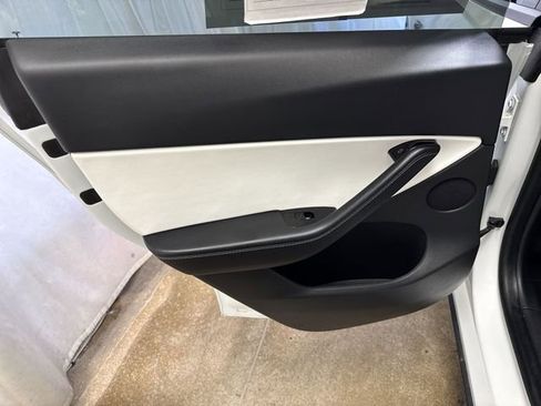 Used 2020 Tesla Model Y Long Range image 29