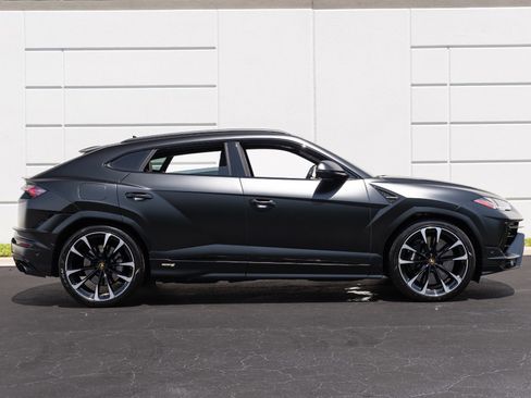 Used 2024 Lamborghini Urus S AWD/4WD image 9