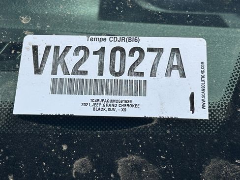 Certified 2021 Jeep Grand Cherokee Laredo X image 32