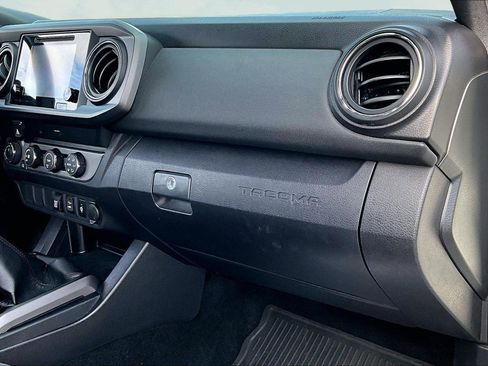 Used 2019 Toyota Tacoma TRD Off-Road image 15