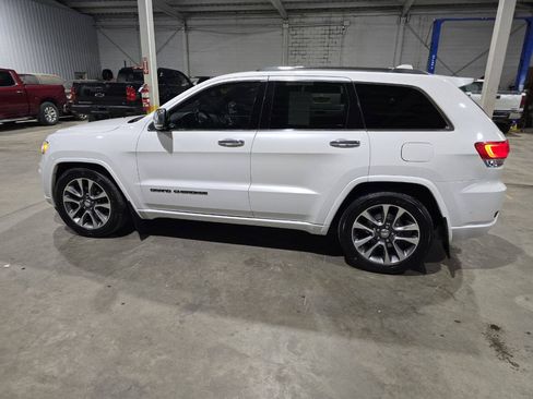 Used 2018 Jeep Grand Cherokee Overland AWD/4WD image 6