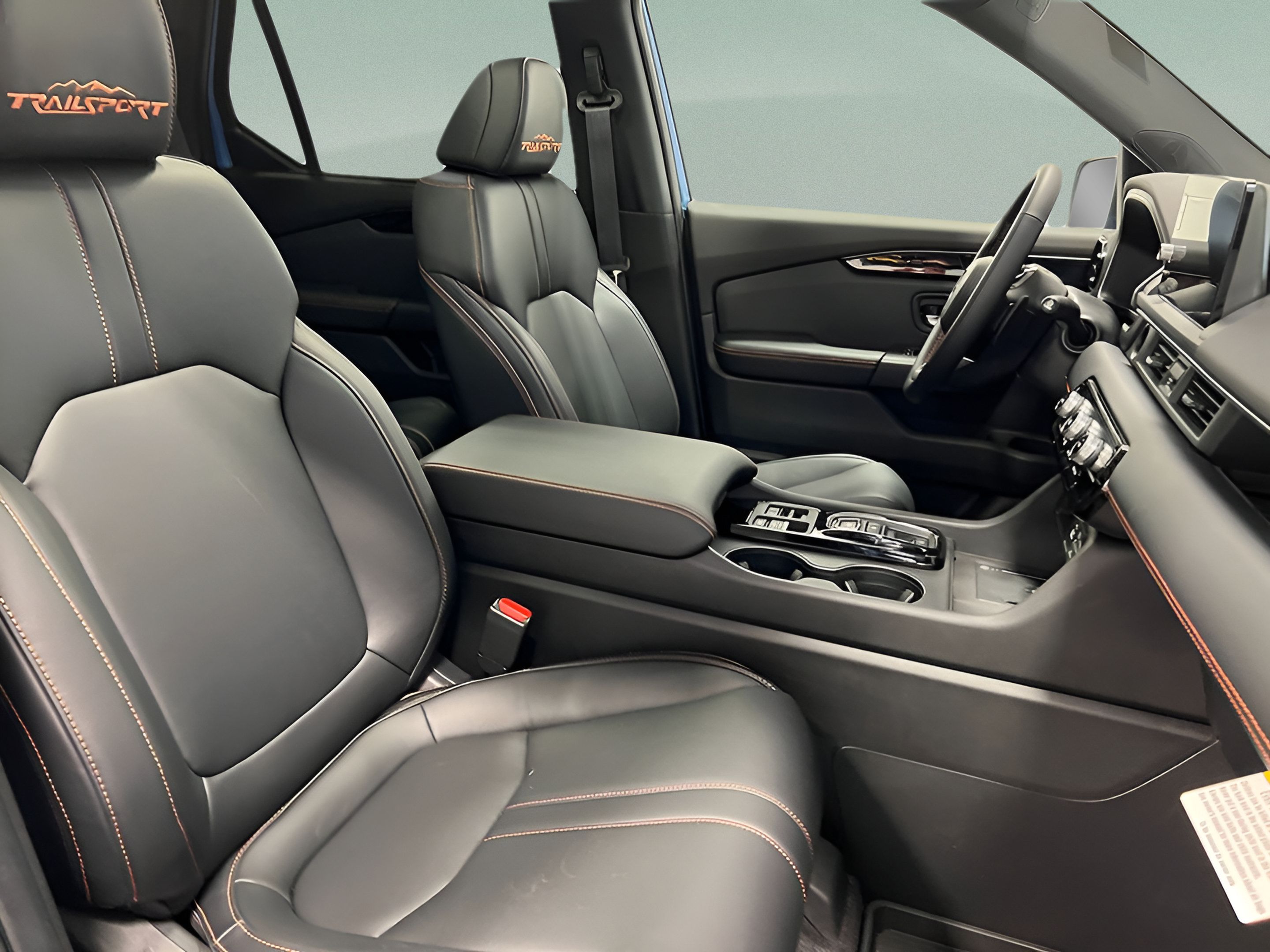 Used 2025 Honda Pilot TrailSport image 36